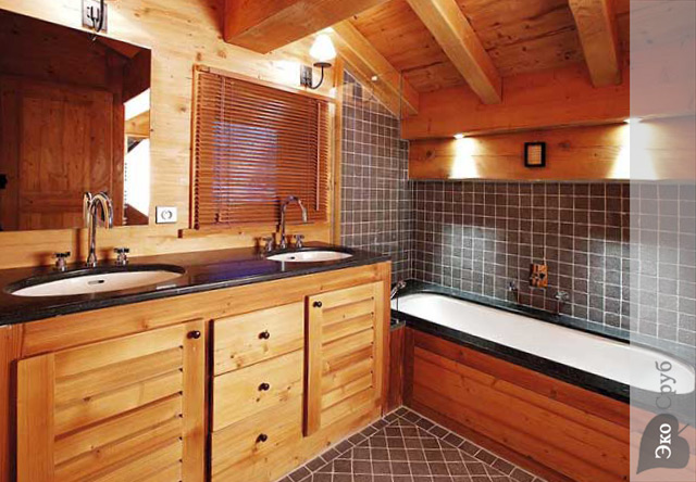 Дизайн ванной комнаты в доме из бруса