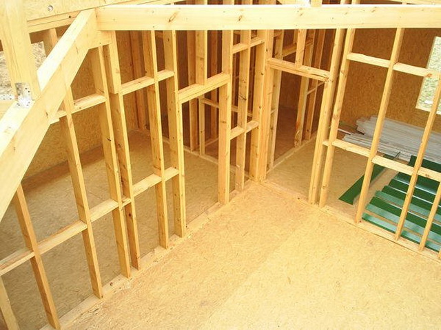 Как выполняется шумоизоляция потолка в доме с деревянными перекрытиями