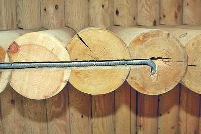 Как поменять проводку в деревянном доме?