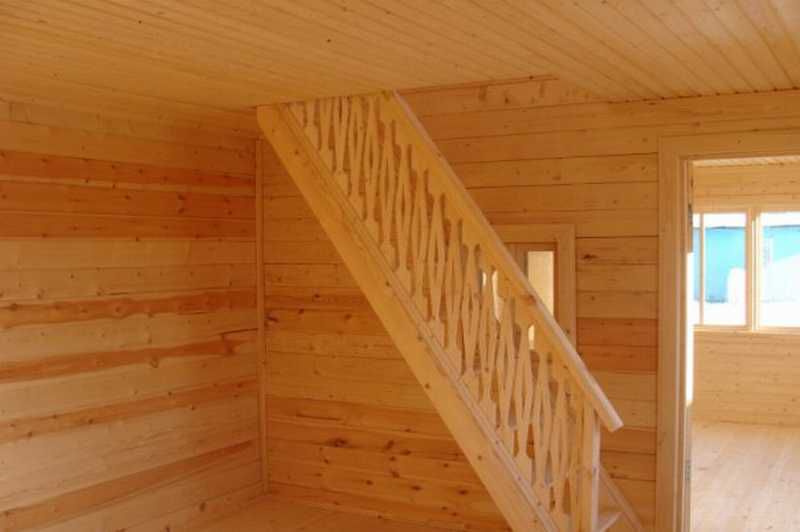 Лестница для дачного дома