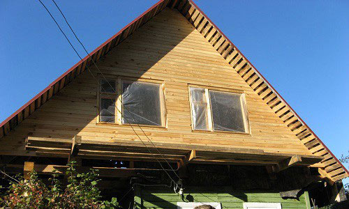 Можем обшить фронтон крыши Вашего дома любым из основных облицовочных материалов