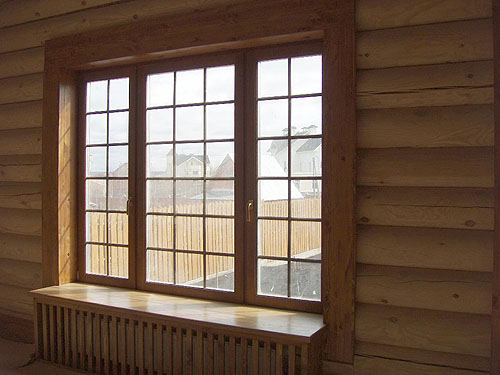 Качественная внутренняя и наружная отделка пластиковых окон в деревянном доме